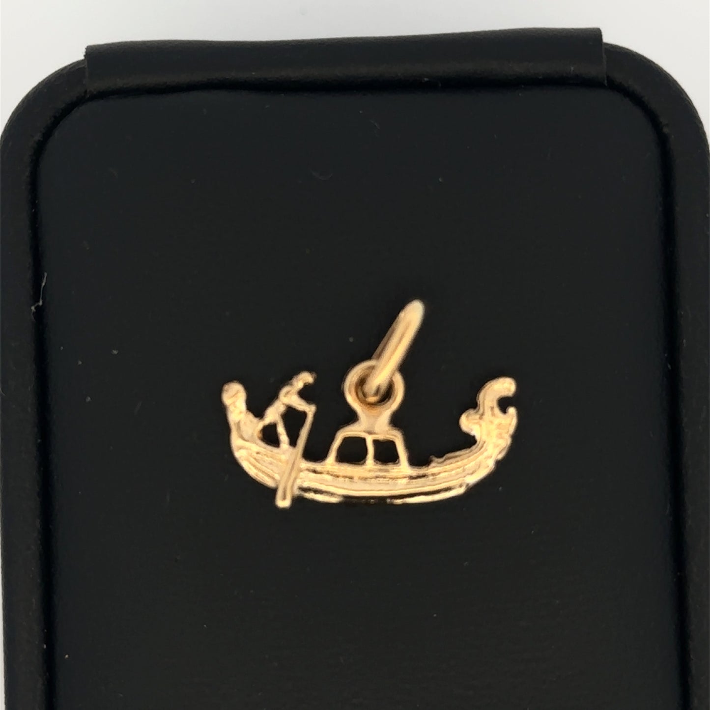 18kt yellow solid gold vintage charm gondola