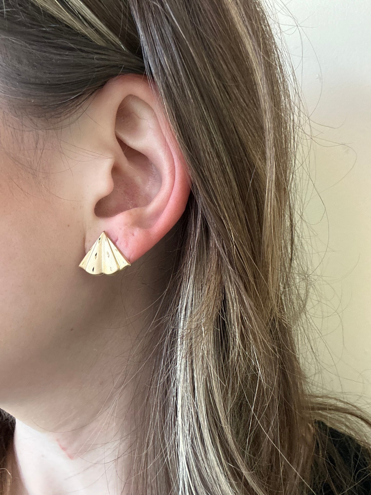 14kt yellow solid gold vintage earrings