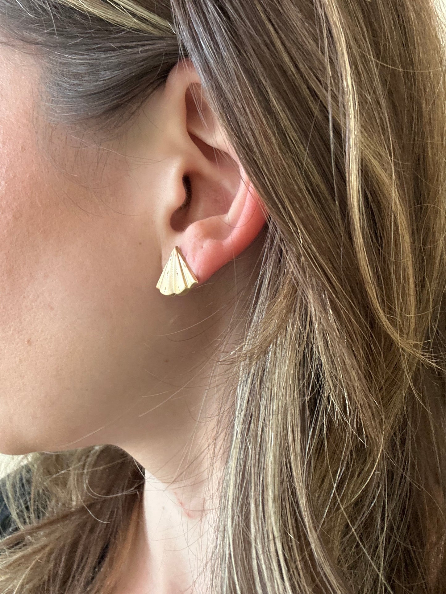 14kt yellow solid gold vintage earrings