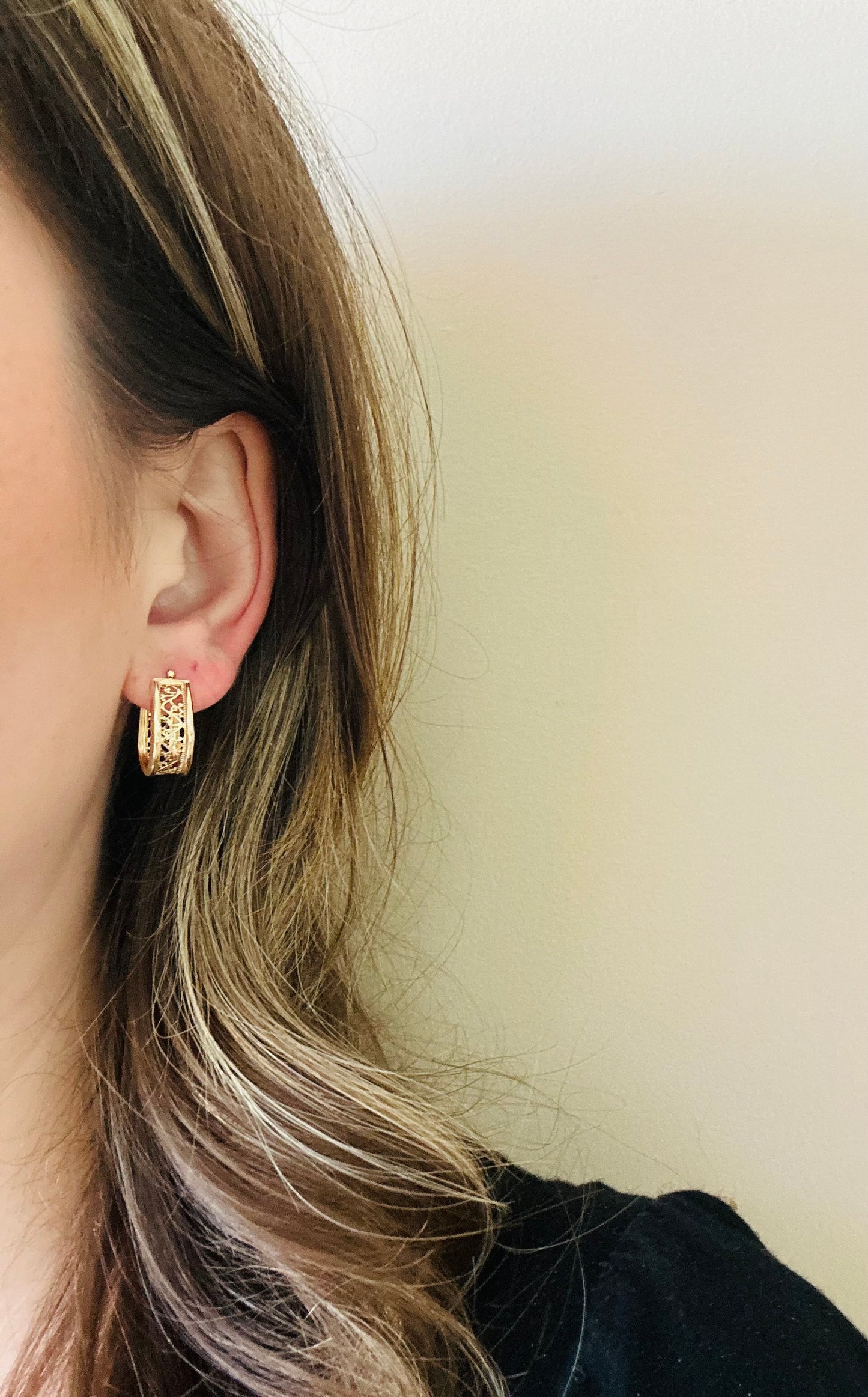 14kt yellow solid gold filigree hoop earrings