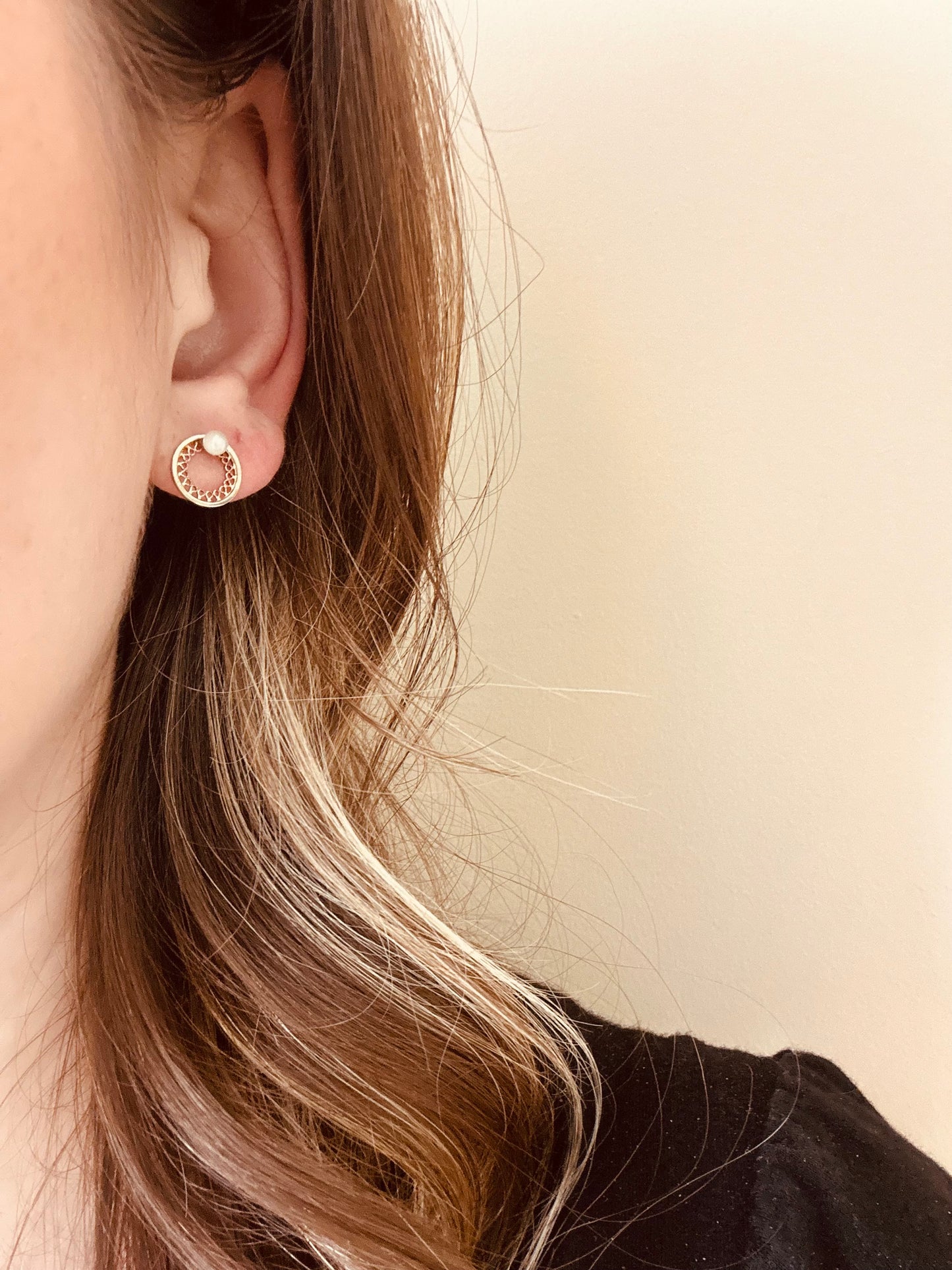14kt yellow solid gold earrings vintage with pearl