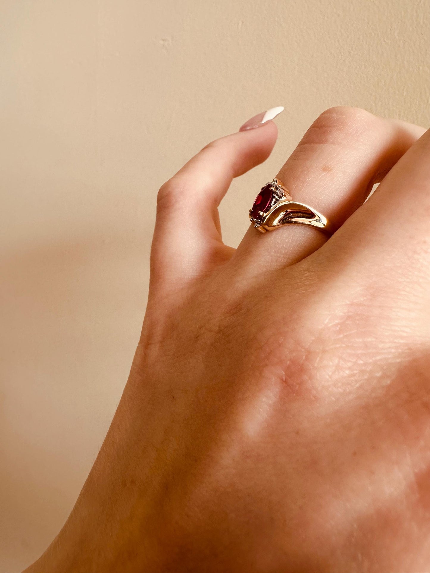 10kt yellow gold vintage ring red stone solid gold
