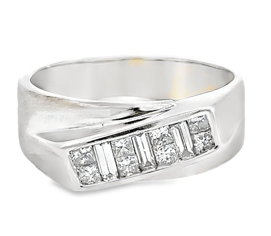 14 kt white solid gold vintage diamond ring