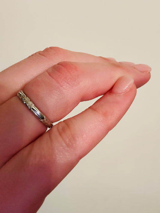 14kt white solid gold vintage band