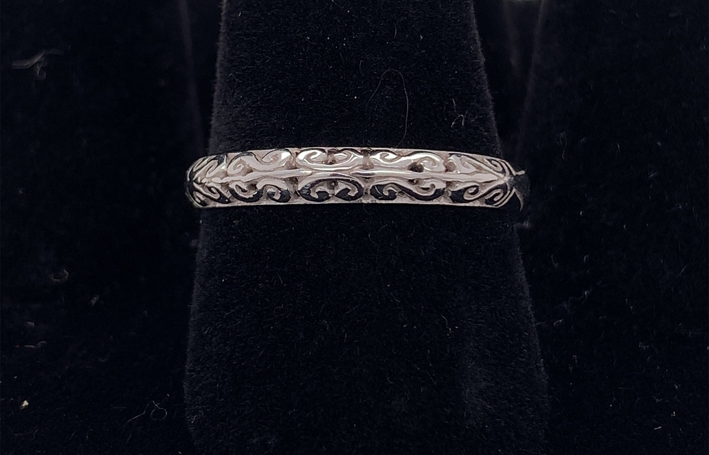 14KT White Gold Band Scroll Top