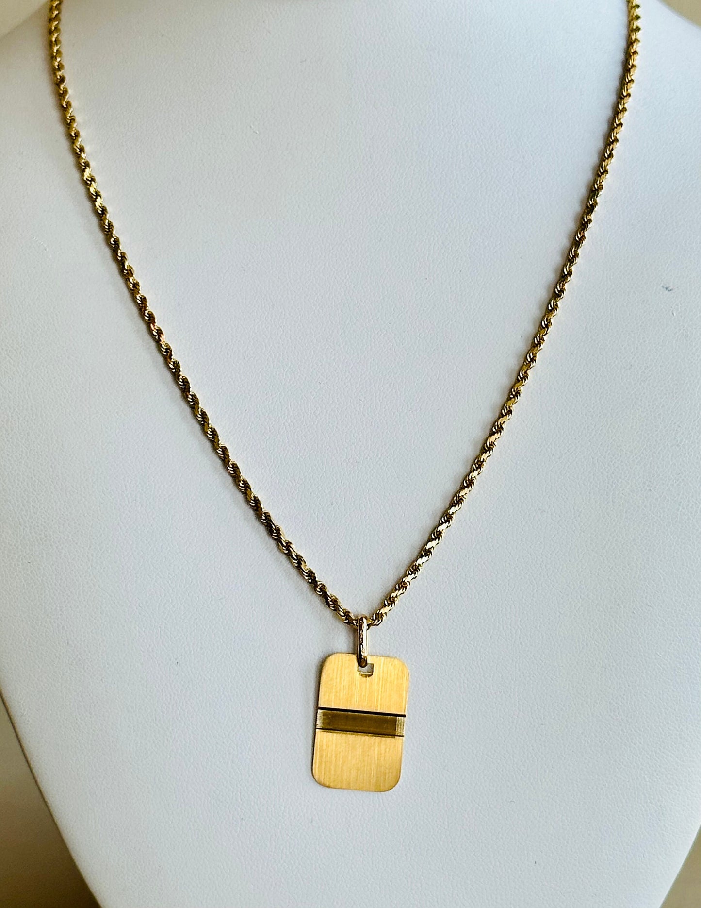 personalized engraved pendant 14kt yellow solid gold