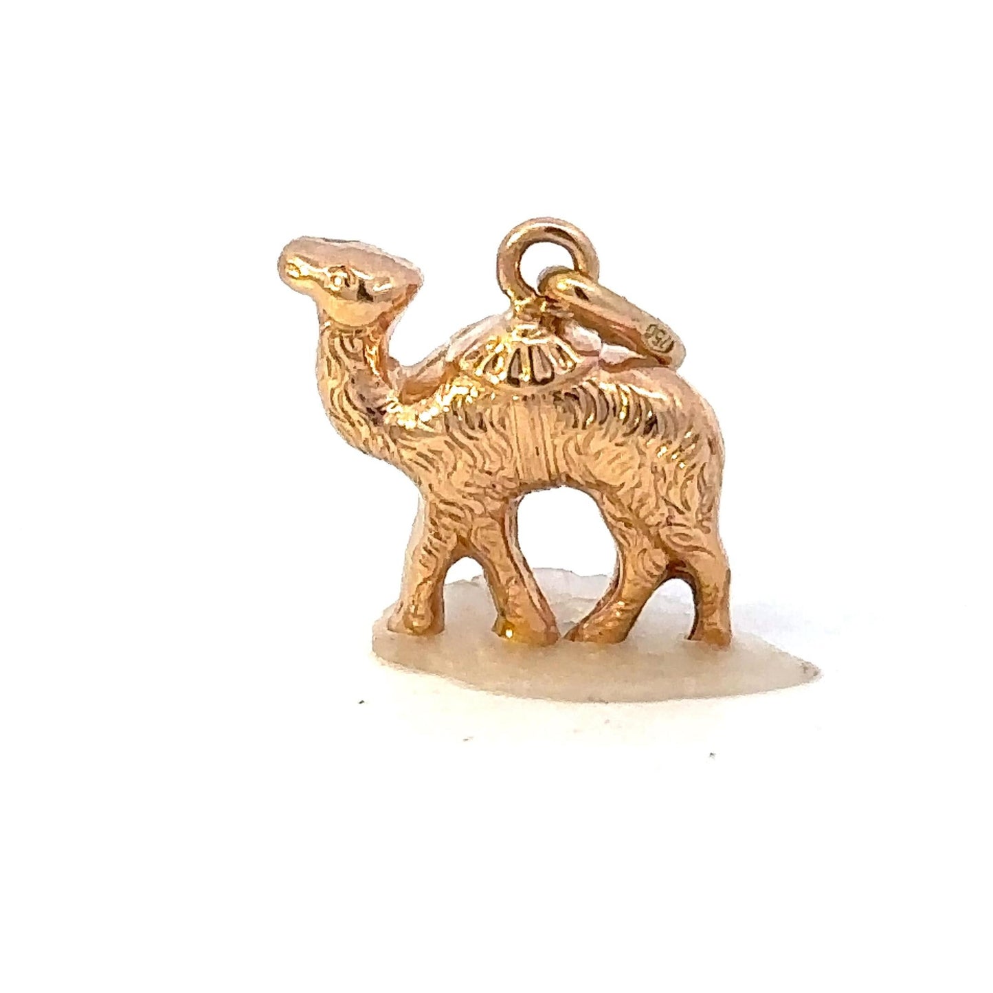 18kt yellow gold camel